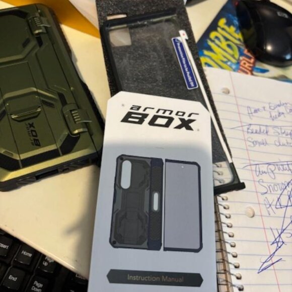 i-Blason iPhone 14 - iPhone 13 Case with Built-in Screen Protector Armorbox - Picture 8 of 15